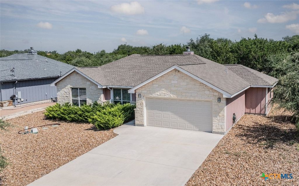 1421 Cottonwood Road, Fischer, TX 78623