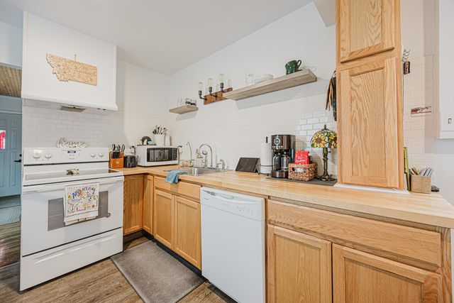 1545 15th Street S, Fargo, ND 58103