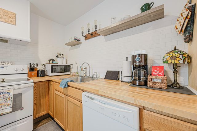 1545 15th Street S, Fargo, ND 58103