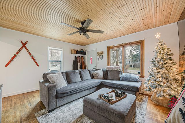 1545 15th Street S, Fargo, ND 58103