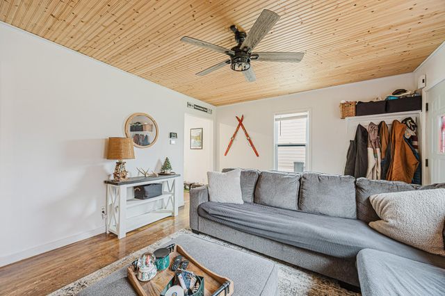 1545 15th Street S, Fargo, ND 58103