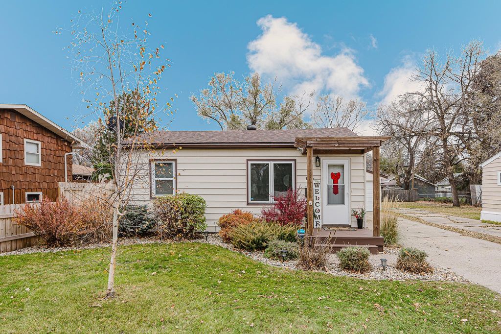 1545 15th Street S, Fargo, ND 58103