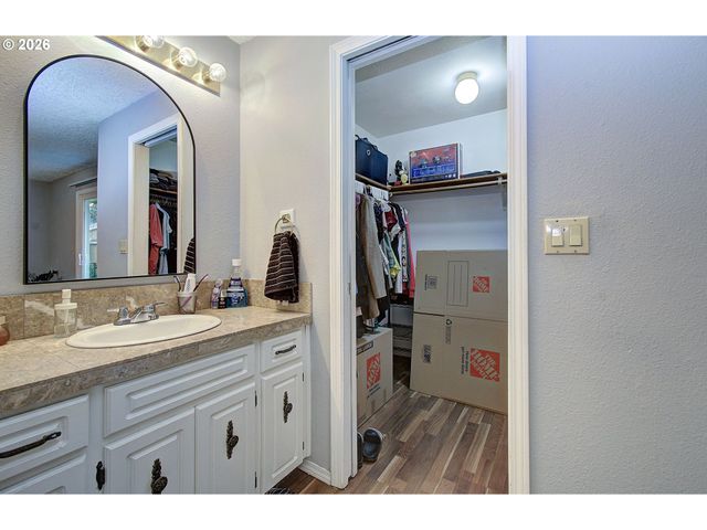 1015 Nw 123RD Cir, Vancouver, WA 98685