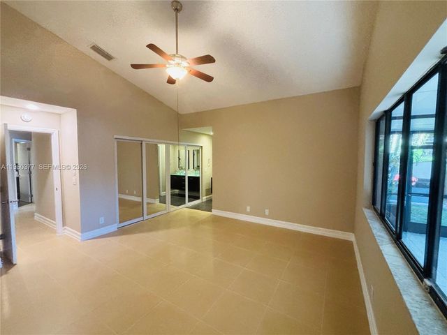 4176 NW 5th Dr, Deerfield Beach, FL 33442