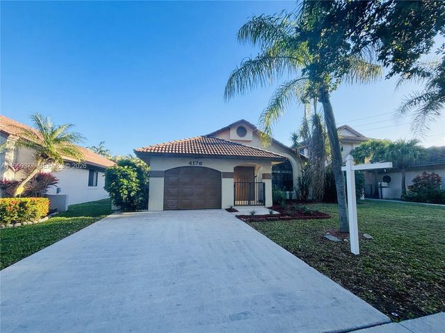 4176 NW 5th Dr, Deerfield Beach, FL 33442