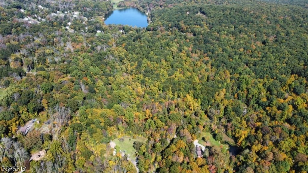 12 Pond Hollow Rd, Vernon Twp., NJ 07461