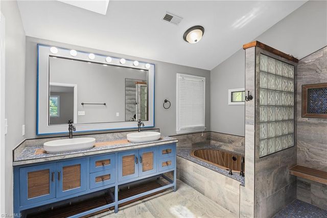 2094 Pembrooke Forest Drive, Winston-salem, NC 27106