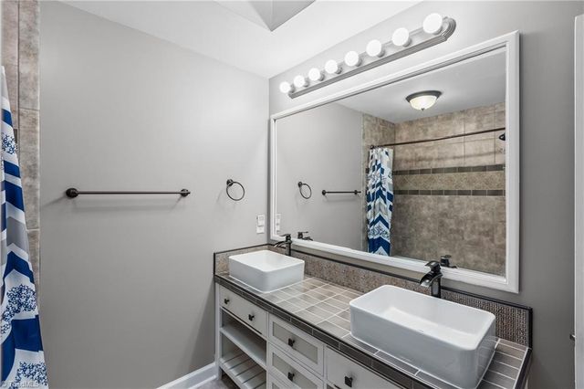 2094 Pembrooke Forest Drive, Winston-salem, NC 27106
