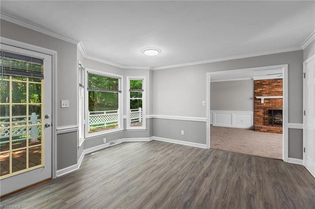 2094 Pembrooke Forest Drive, Winston-salem, NC 27106