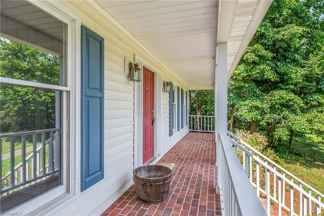 2094 Pembrooke Forest Drive, Winston-salem, NC 27106