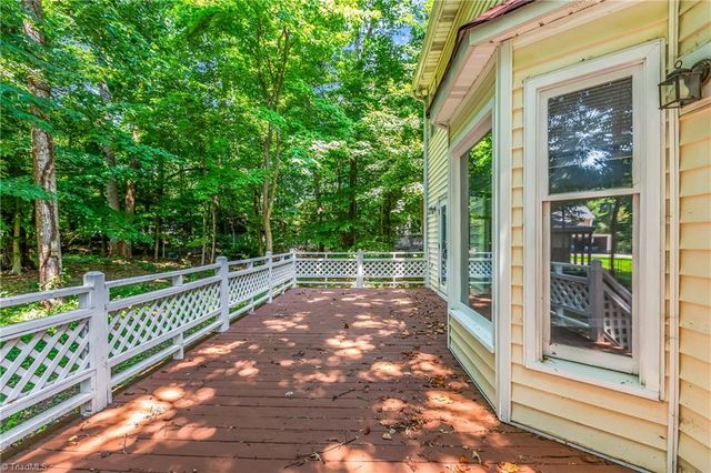 2094 Pembrooke Forest Drive, Winston-salem, NC 27106