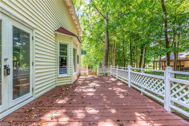 2094 Pembrooke Forest Drive, Winston-salem, NC 27106