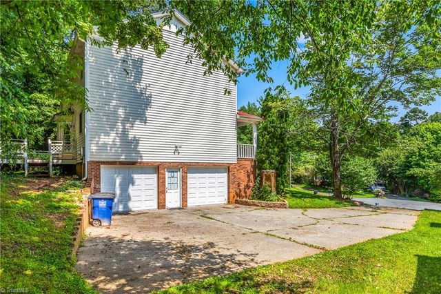2094 Pembrooke Forest Drive, Winston-salem, NC 27106