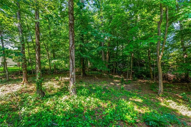 2094 Pembrooke Forest Drive, Winston-salem, NC 27106