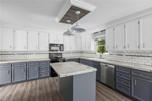 2094 Pembrooke Forest Drive, Winston-salem, NC 27106
