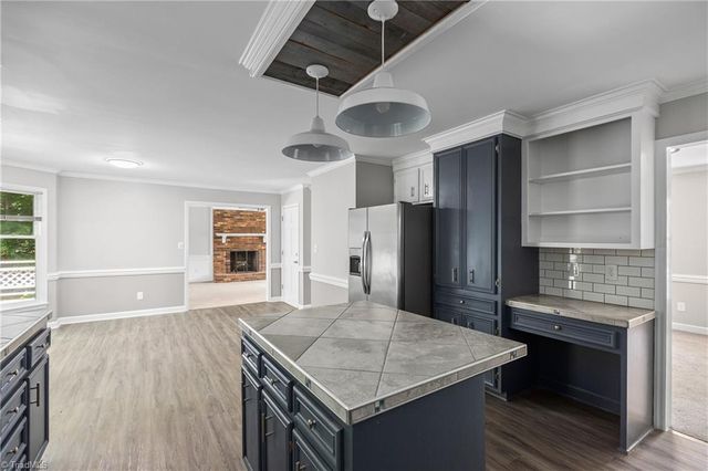 2094 Pembrooke Forest Drive, Winston-salem, NC 27106