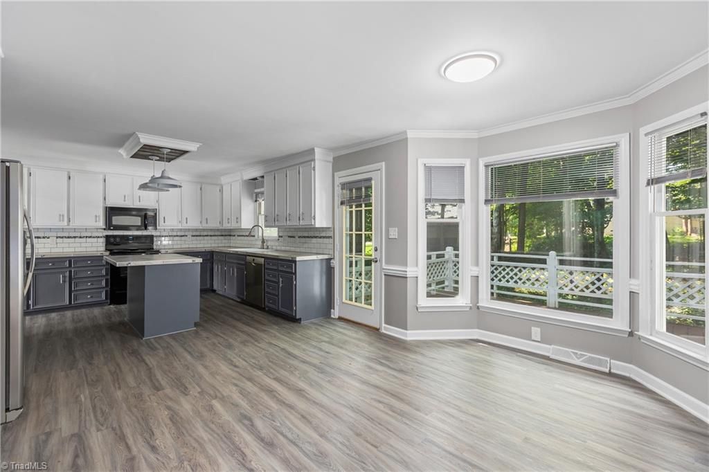 2094 Pembrooke Forest Drive, Winston-salem, NC 27106