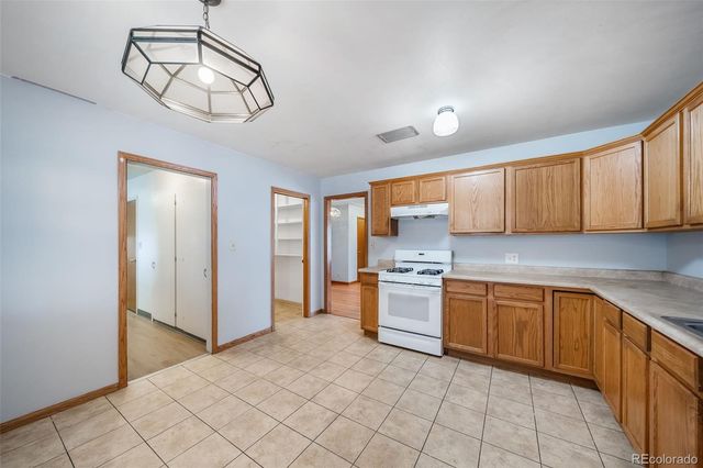 2228 Newark Street, Aurora, CO 80010