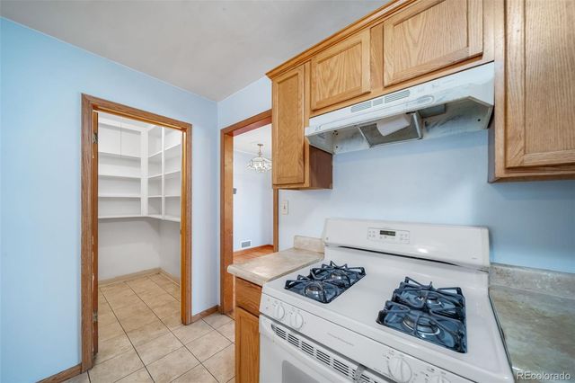 2228 Newark Street, Aurora, CO 80010