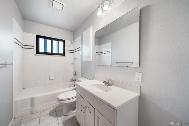 2228 Newark Street, Aurora, CO 80010