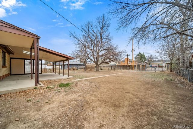 2228 Newark Street, Aurora, CO 80010