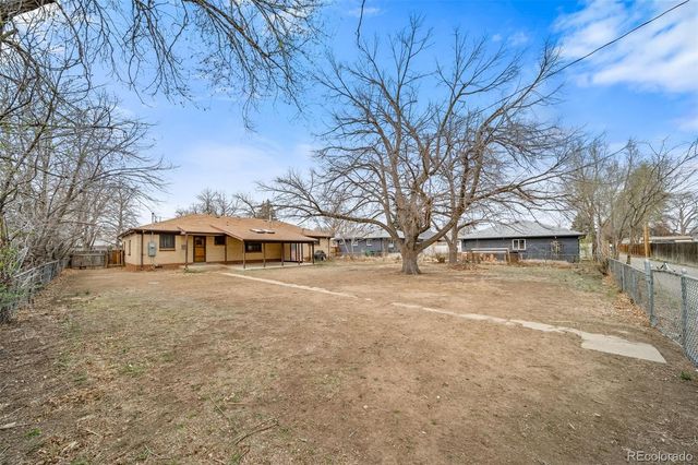 2228 Newark Street, Aurora, CO 80010