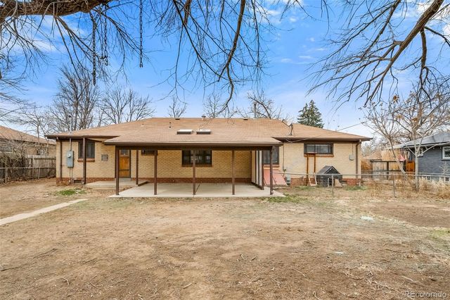 2228 Newark Street, Aurora, CO 80010