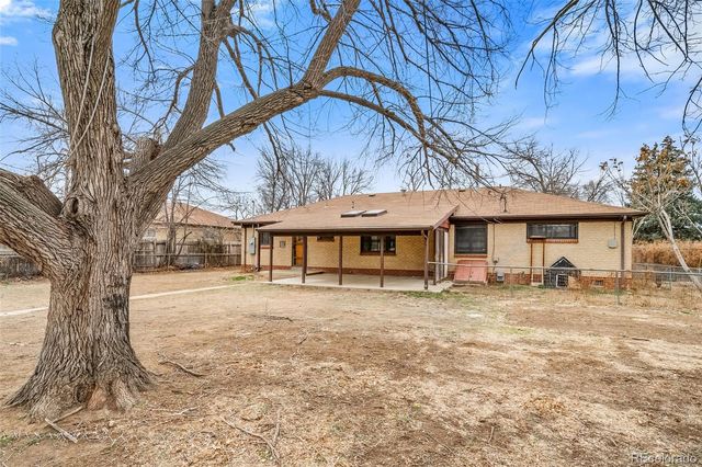 2228 Newark Street, Aurora, CO 80010