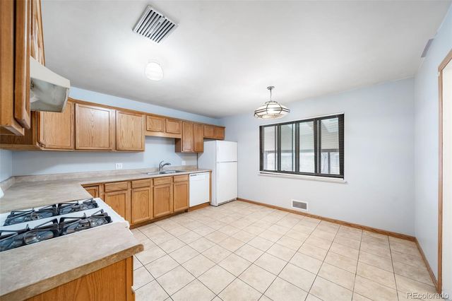 2228 Newark Street, Aurora, CO 80010