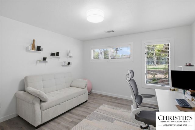 8901 Grandview DR, Jonestown, TX 78645