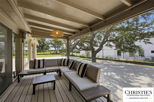 8901 Grandview DR, Jonestown, TX 78645