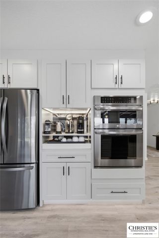 8901 Grandview DR, Jonestown, TX 78645