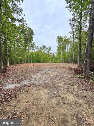 465 EQUESTRIAN LANDING TRL, Bumpass, VA 23024
