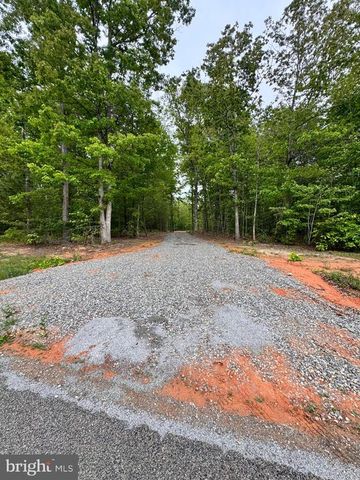 465 EQUESTRIAN LANDING TRL, Bumpass, VA 23024