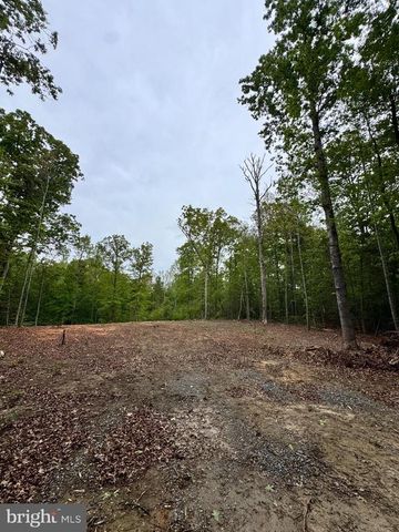 465 EQUESTRIAN LANDING TRL, Bumpass, VA 23024