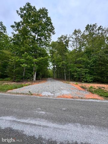 465 EQUESTRIAN LANDING TRL, Bumpass, VA 23024