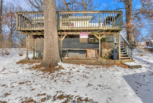 576 Lake Eliza Gateway, Hebron, IN 46341