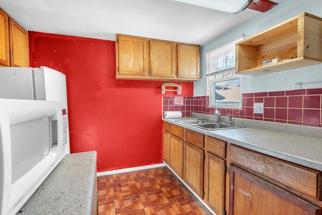 576 Lake Eliza Gateway, Hebron, IN 46341