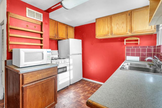 576 Lake Eliza Gateway, Hebron, IN 46341