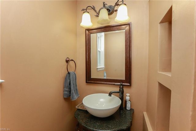 117 Barksdale RD, Hampton, VA 23669
