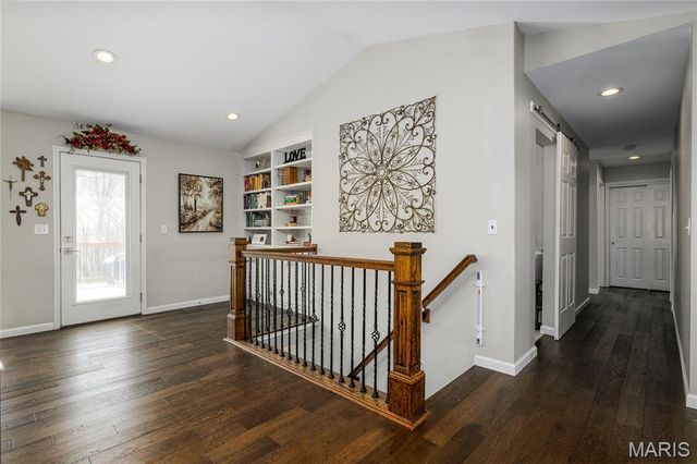 5018 Ringer Road, St Louis, MO 63129