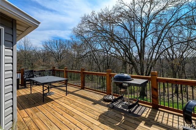 5018 Ringer Road, St Louis, MO 63129