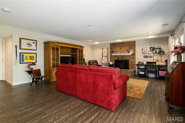 5018 Ringer Road, St Louis, MO 63129