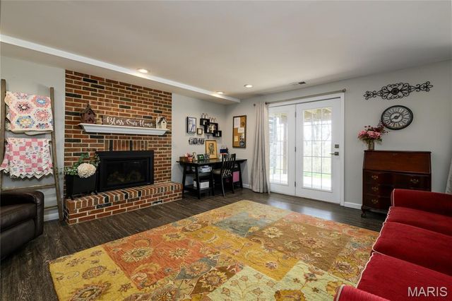 5018 Ringer Road, St Louis, MO 63129