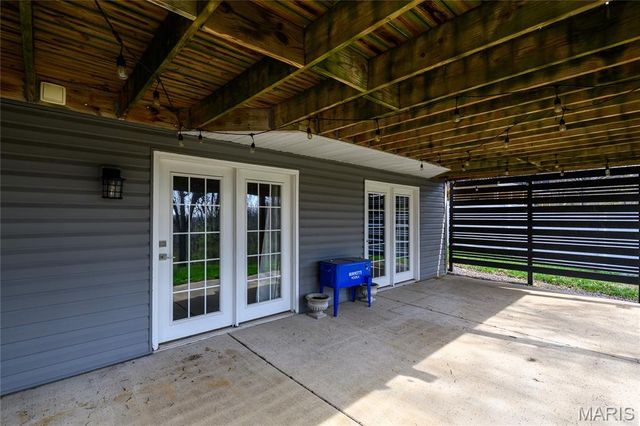 5018 Ringer Road, St Louis, MO 63129