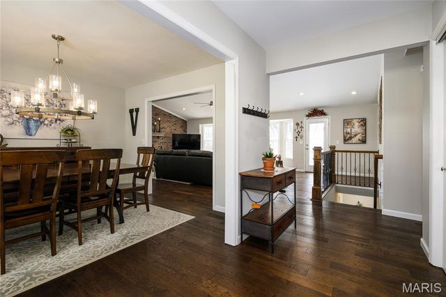 5018 Ringer Road, St Louis, MO 63129