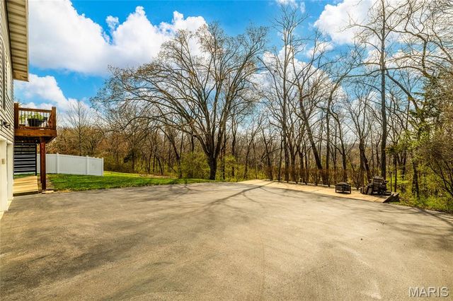 5018 Ringer Road, St Louis, MO 63129