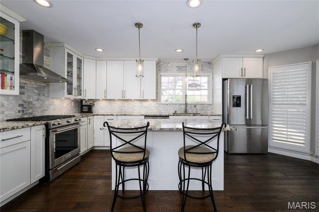 5018 Ringer Road, St Louis, MO 63129