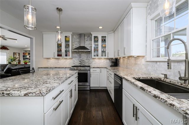 5018 Ringer Road, St Louis, MO 63129