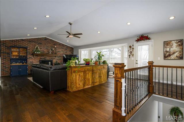 5018 Ringer Road, St Louis, MO 63129